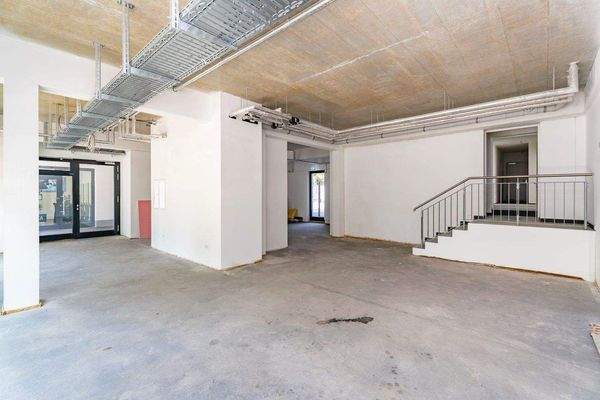 großzügige, helle Fläche im Erdgeschoss