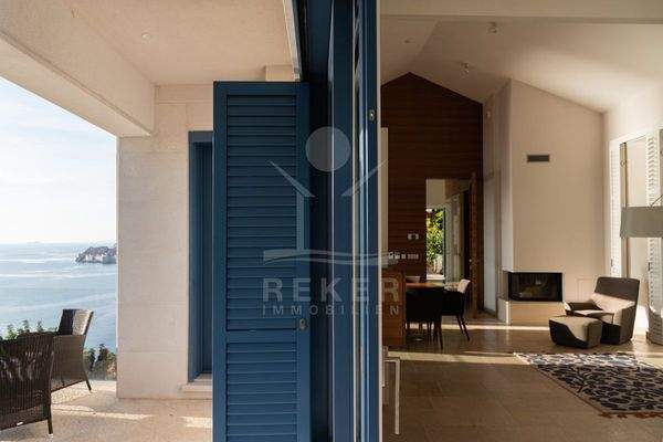 Luxuriöse Steinhausvilla mit Meerblick