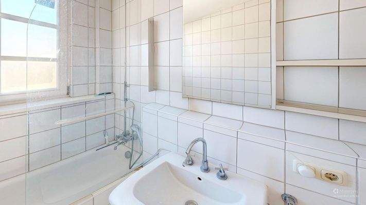 2-Zimmer-Wohnung-4-OG-HBS-Bathroom-Defurnished.jpg