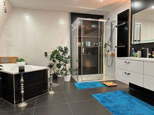 Dusch-/Wannenbad im DG - Maisonettewohnung