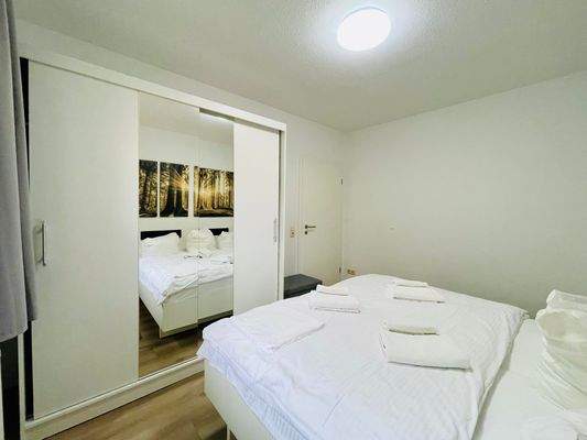 geräumiges Schlafzimmer