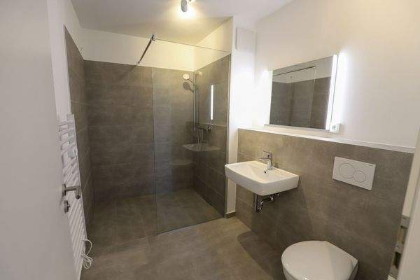 Whg. 7-1.Obergeschoss rechts-Bad