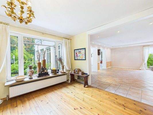 Villa mit Parkgrundstück und Pool in Beaumarais