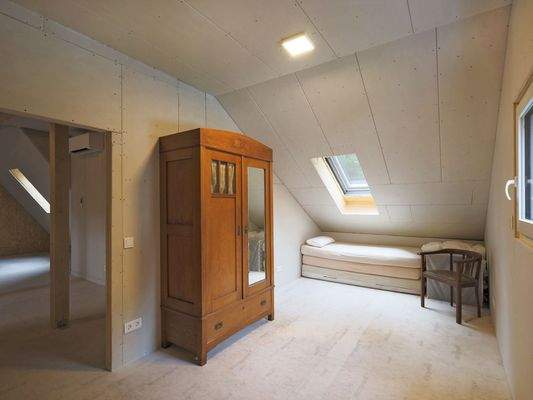 Geräumiges Gästezimmer im Dachgeschoss