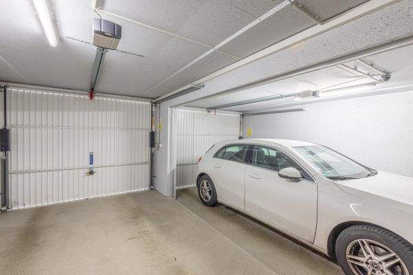 Doppelgarage mit direktem Zugang ins Haus