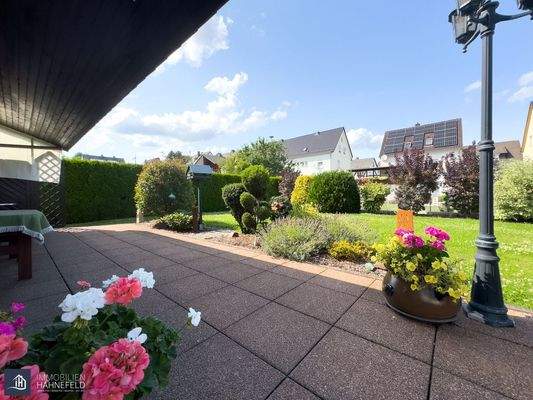 Teilüberdachte Terrasse