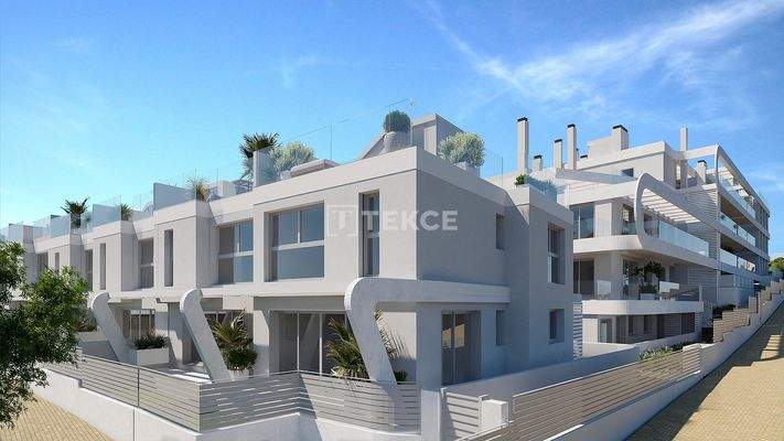 Seaside Homes with Community Pool in Estepona Costa del Sol