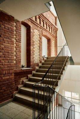 Das stilvolle original erhaltene Treppenhaus