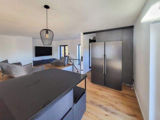 Küche mit Zugang zur zweiten Küche