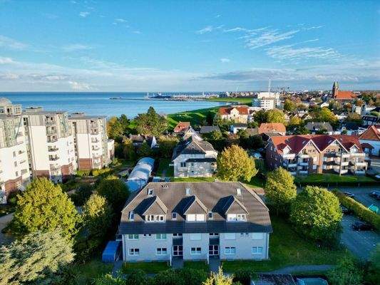 Hausansicht mit Eingängen