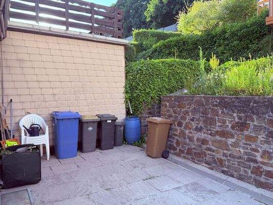 Terrasse_EG_mit_Aufgang_zum_Garten