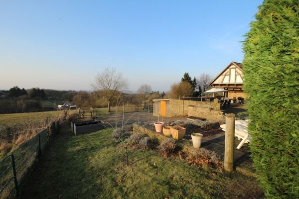 PRIVATE AUSSENANLAGEN, UMFELD IN SICHTWEITE