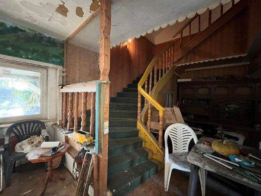 Scheune mit Treppe ins OG.jpg