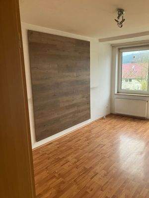 Leeres Zimmer mit Holzboden