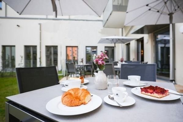 Einladender Garten mit Terrasse