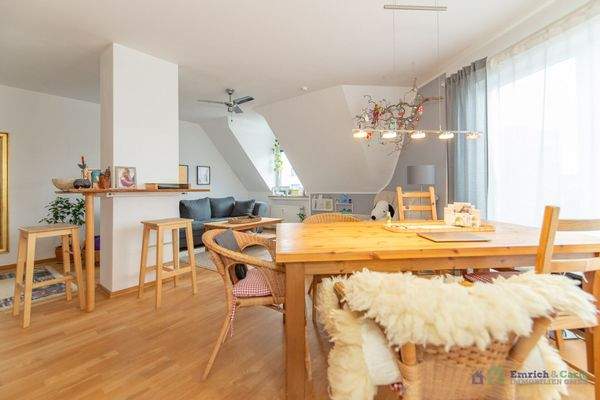 2.OG: Wohn-/Esszimmer