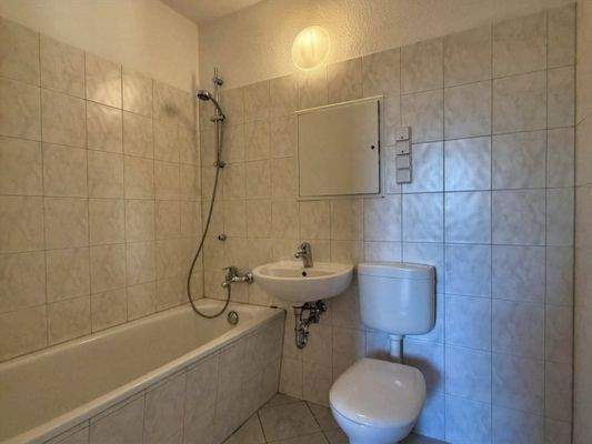 modernisiertes Wannenbad