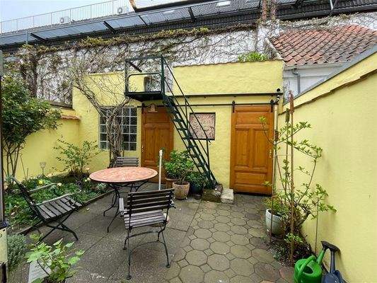 Blick von der Küche in den Garten