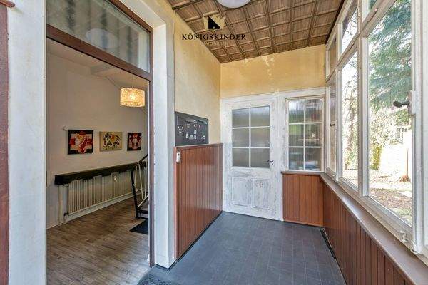 2. Eingangsbereich (Haupteingang)