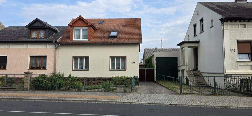 Haus und Toreinfahrt