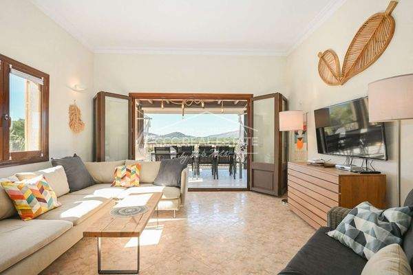 ...Zugang zum überdachten...