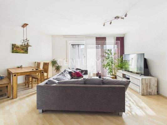 Wohnbereich mit aktueller Einrichtung