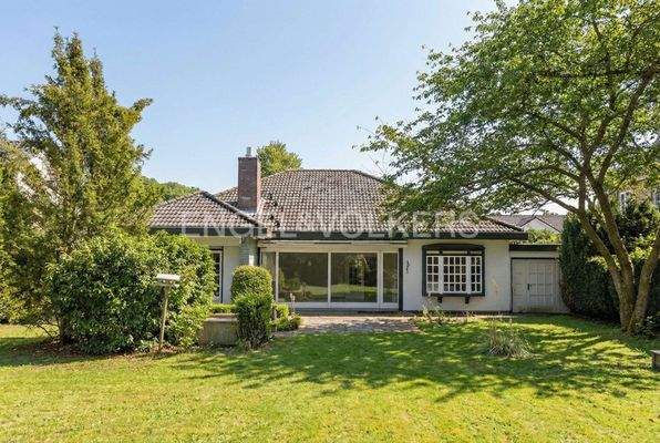 Charmanter Bungalow(KI-generiert Sommer)