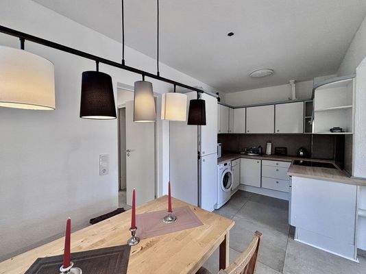 Essplatz mit Blick zur Einbauküche