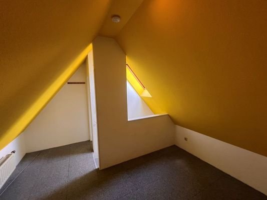 Raum 1 im Spitzboden