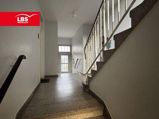 Hausflur mit Sicht zum Ausgang