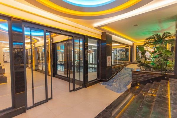 Lobby -1-