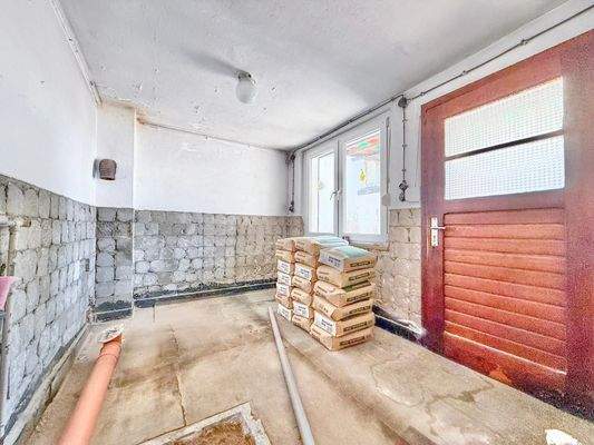 Bad | linkes Gebäude