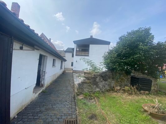 Gartenweg zum Haus