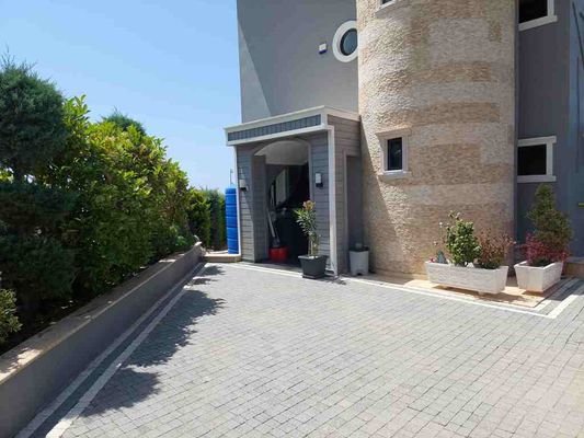 Villa_Eingang.jpg