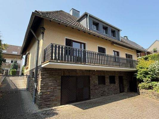 Rückansicht mit Garage