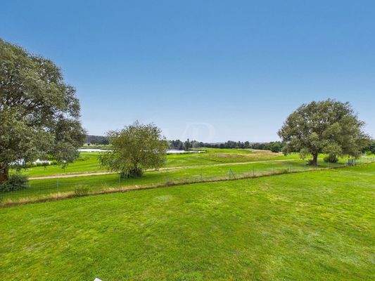 Terrasse und Blick auf den Golfplatz