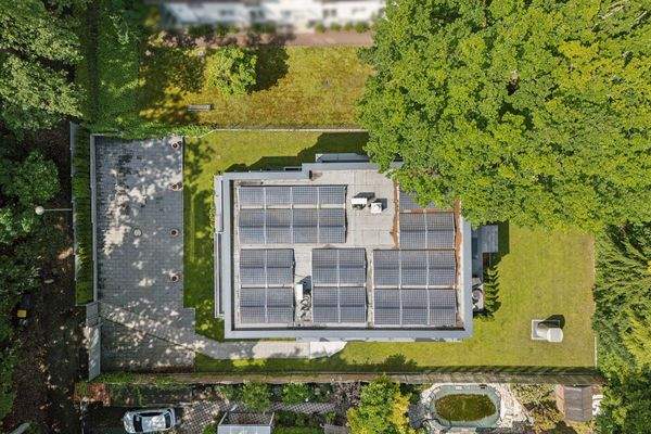 Die 16 KWp Photovoltaikanlage sorgt für 6 Monate Energieautarkie im Jahr und versorgt u.a. die Wallbox