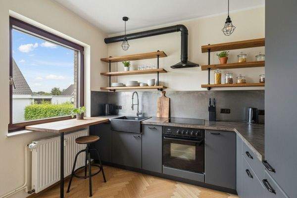 Küche mit KI eingerichtet