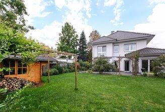 Garten mit Blick zur Terrasse