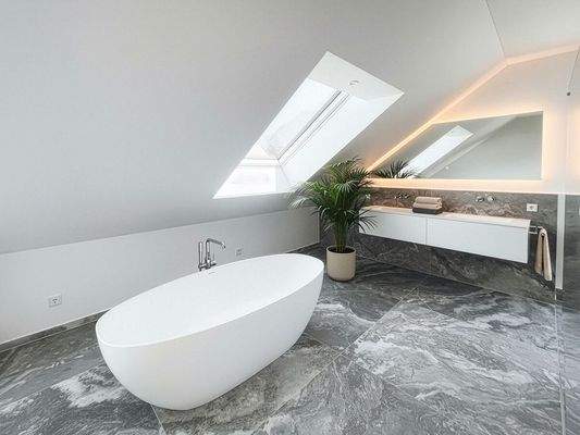 Bad im Dachgeschoss (Visualisierungsbeispiel)