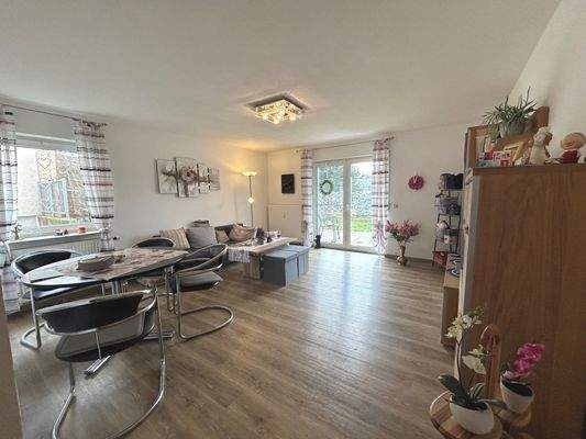 Großzügiger, heller Wohn-/Essbereich