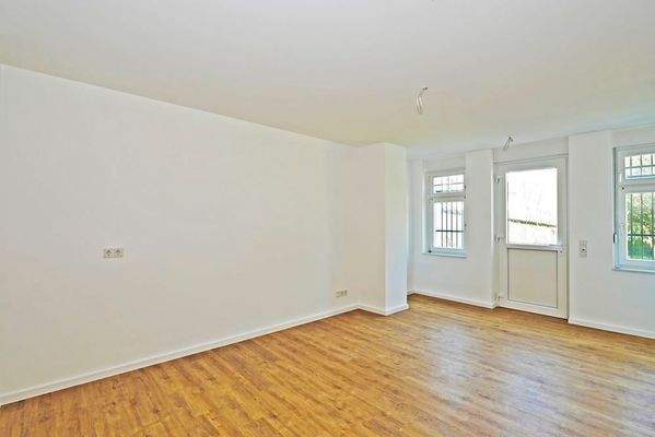 Frisch renovierter Wohnbereich mit Gartenblick 