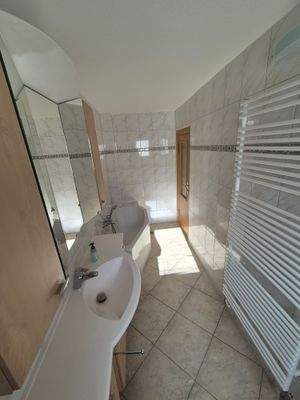 Bad mit kleiner Wanne Erdgeschoss