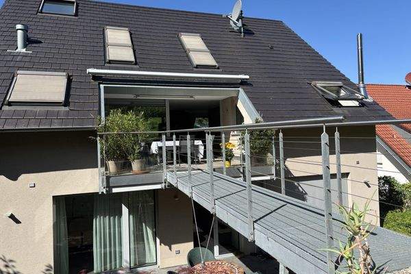 DG Brücke in den Garten seitliche Aufnahme