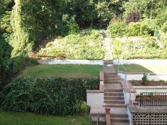 Blick in die Außenanlage - Hofseite