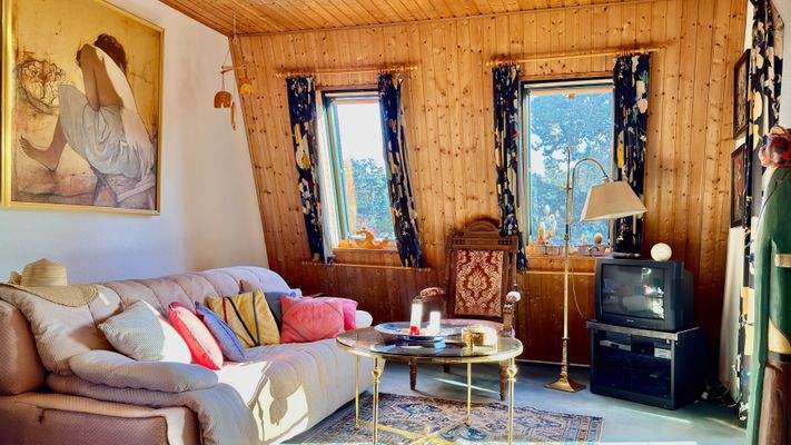 Gästezimmer mit Zugang zum Balkon