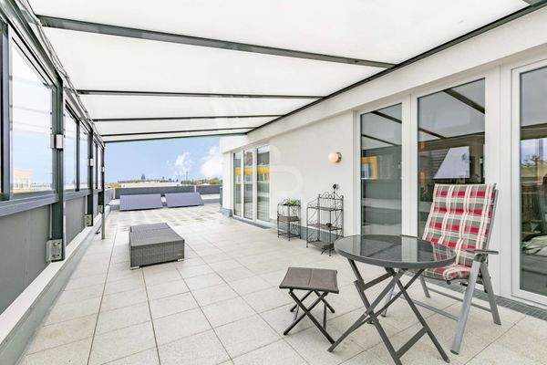 Sanierte Terrasse mit Wintergartenflair!