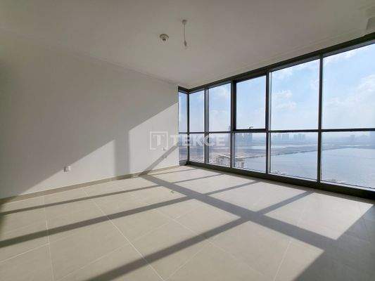 Sea View Luxurious Apartment in Dubai Creek Harbour