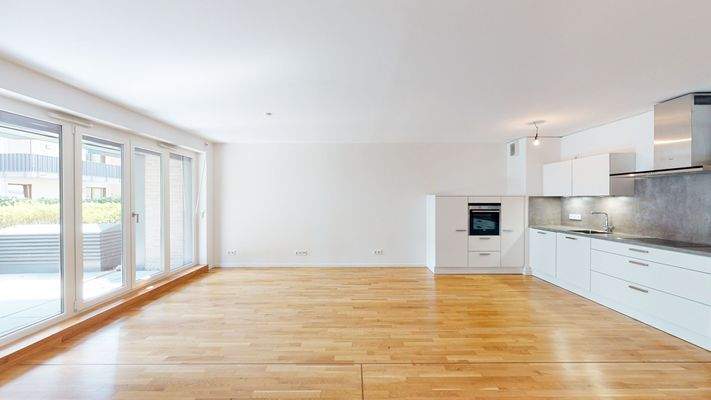 Bodentiefe Fenster und Einbauküche