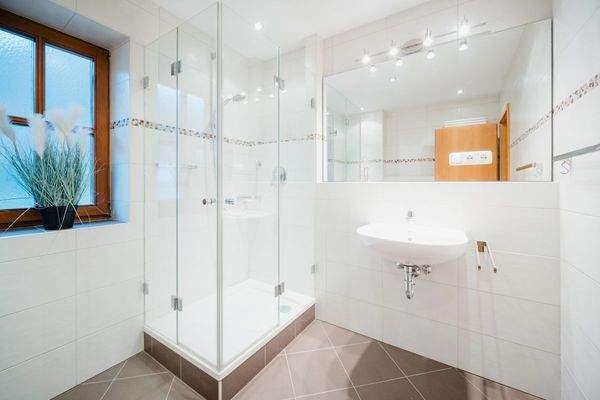 Neu renoviertes Bad im OG...